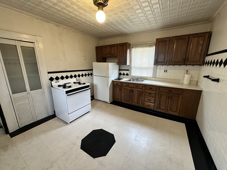 Building Photo - 74 Otis St