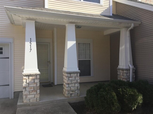 Building Photo - Large townhome near Percy Priest Lake