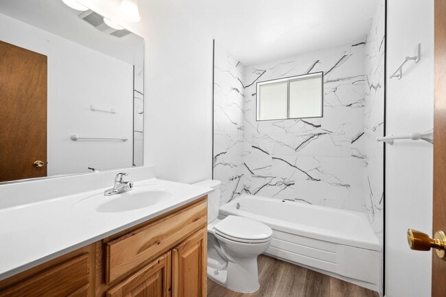 Building Photo - Large Central Valley Duplex - Available Now!