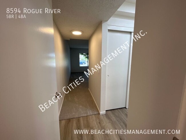 Building Photo - 8594 Rogue River Ave