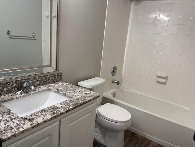 Building Photo - 38 Tivoli Garden Ct
