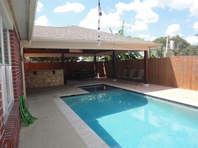 Building Photo - 4803 Russet Trail Ct