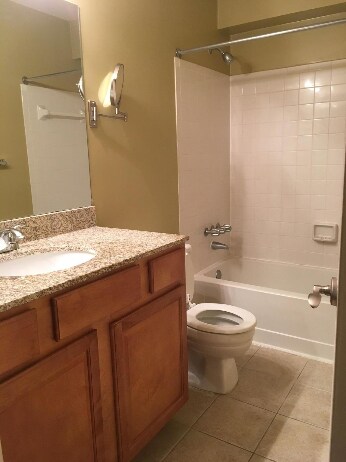 Building Photo - 3175 Summit Square Dr