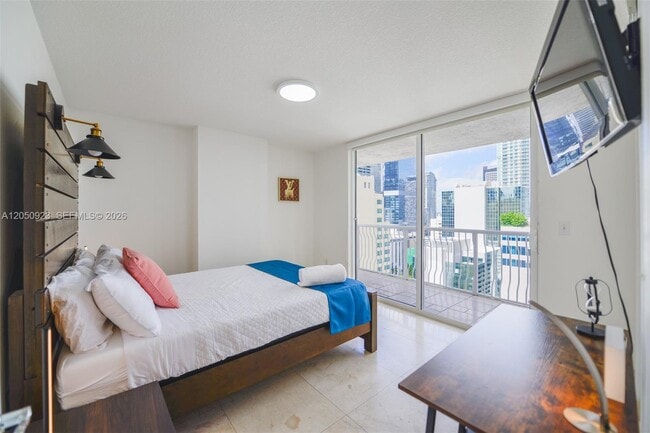 Building Photo - 1200 Brickell Bay Dr