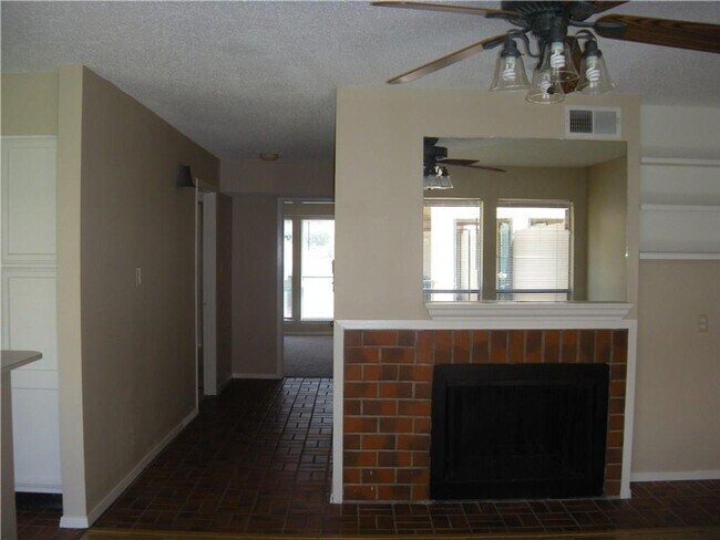 Building Photo - 2110 Rio Grande St