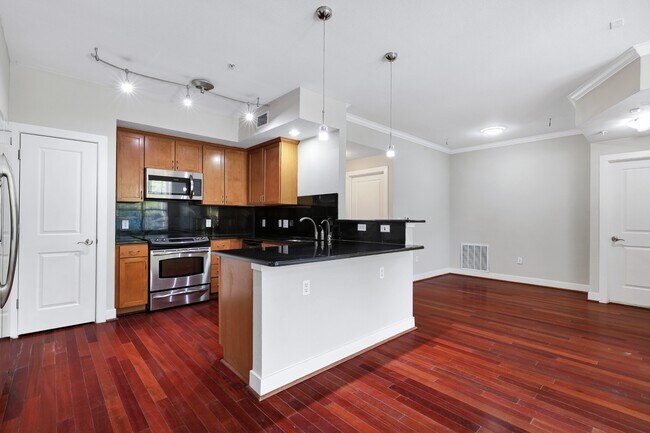 Building Photo - 7342 Oak Manor Dr