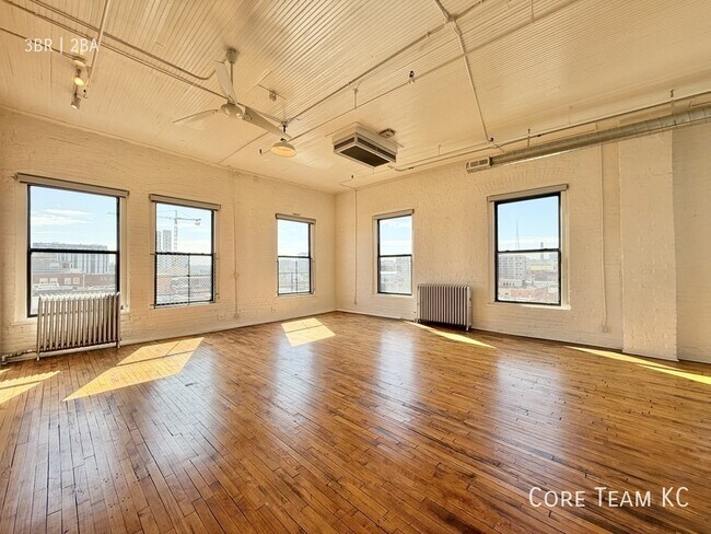 Building Photo - 1800 Central St