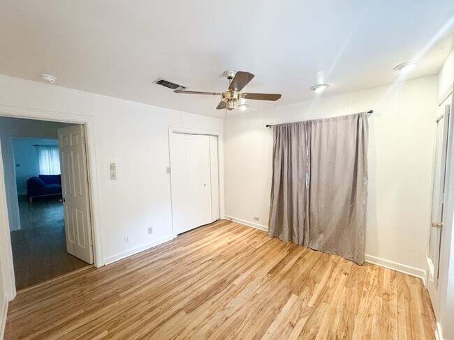 Building Photo - Adorable single story home in Landa Park E...