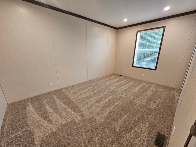 Building Photo - 46000 Geddes Rd