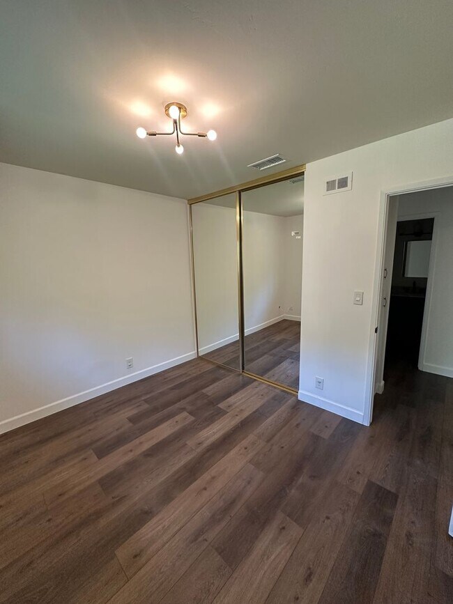 Building Photo - Well Maintained 3 Bedroom Home w/Solar