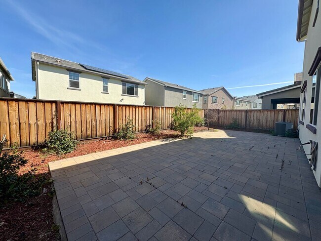 Building Photo - Beautiful 4 Bedroom 3 Full bath House with Solar in Gated Antioch Community
