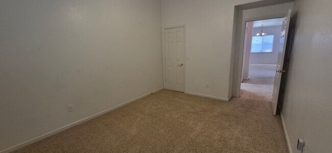 Building Photo - 1085 Crystal Springs Dr