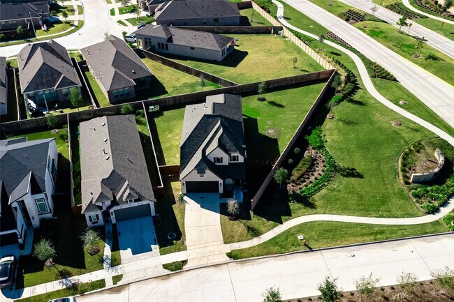 Building Photo - 5106 Sistine Dr