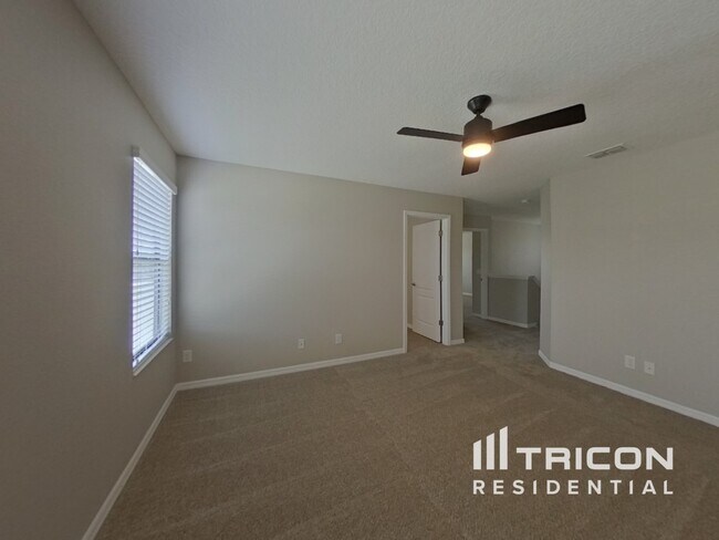 Building Photo - 2076 Bent Grass Ave