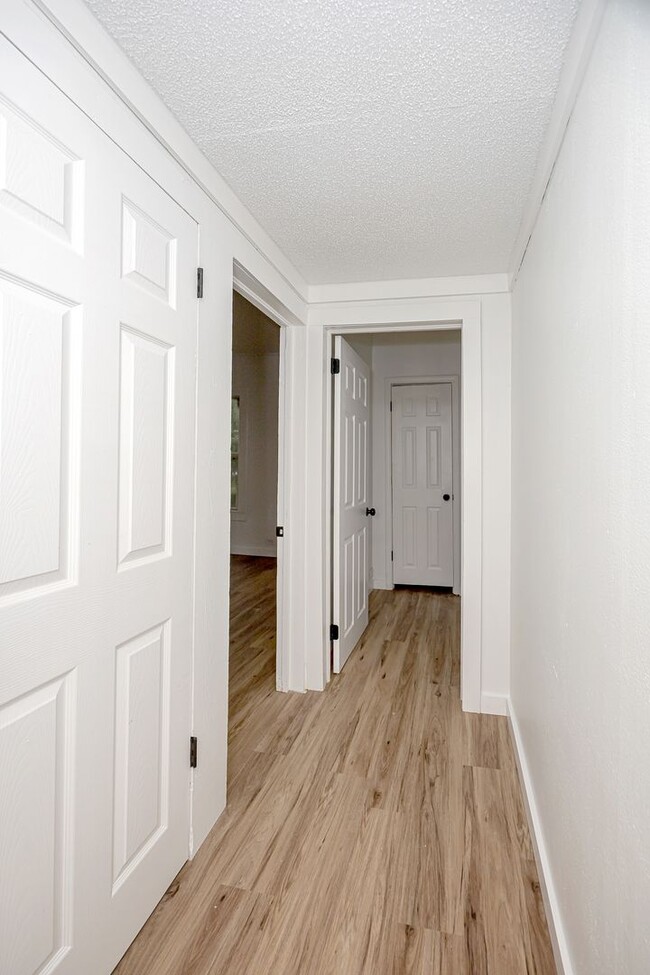 Building Photo - Freshly Renovated Rental Property!