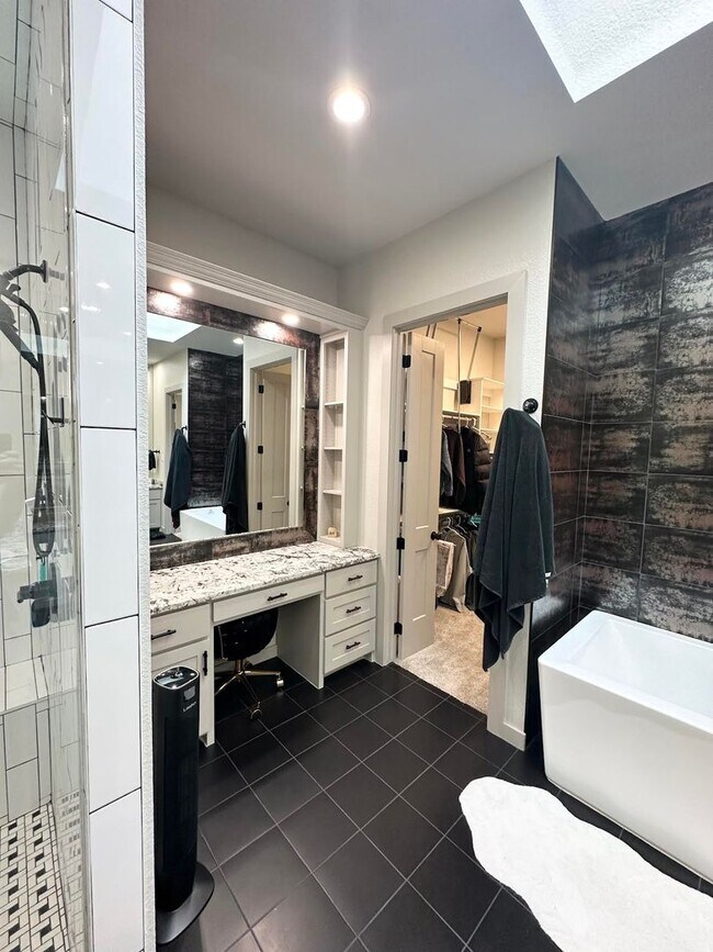 Building Photo - 4 Bedroom 3 Bathroom for Rent