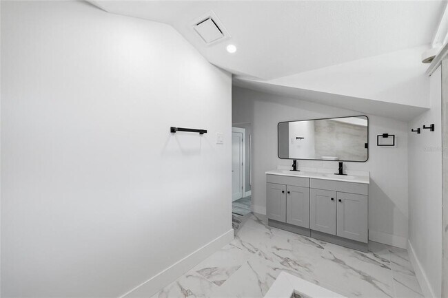 Building Photo - 7210 Valrie Ln