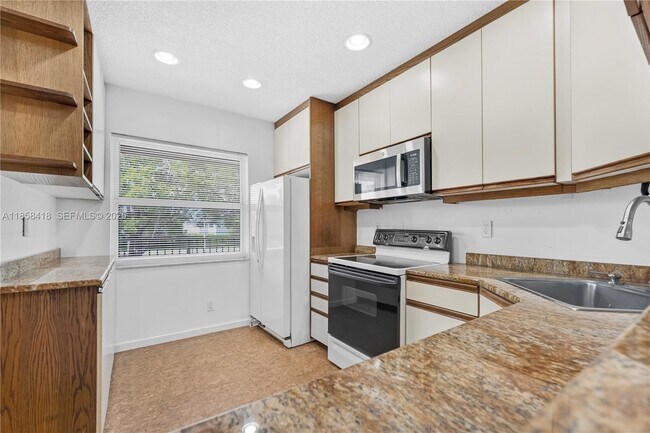 Building Photo - 11160 W Sample Rd