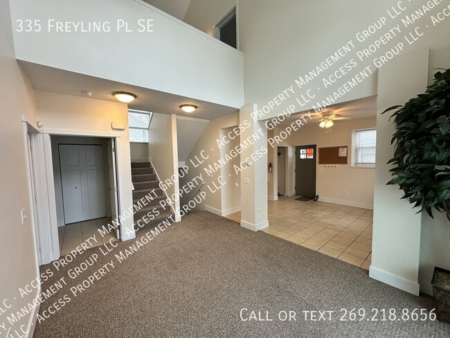 Building Photo - 335 Freyling Pl SE