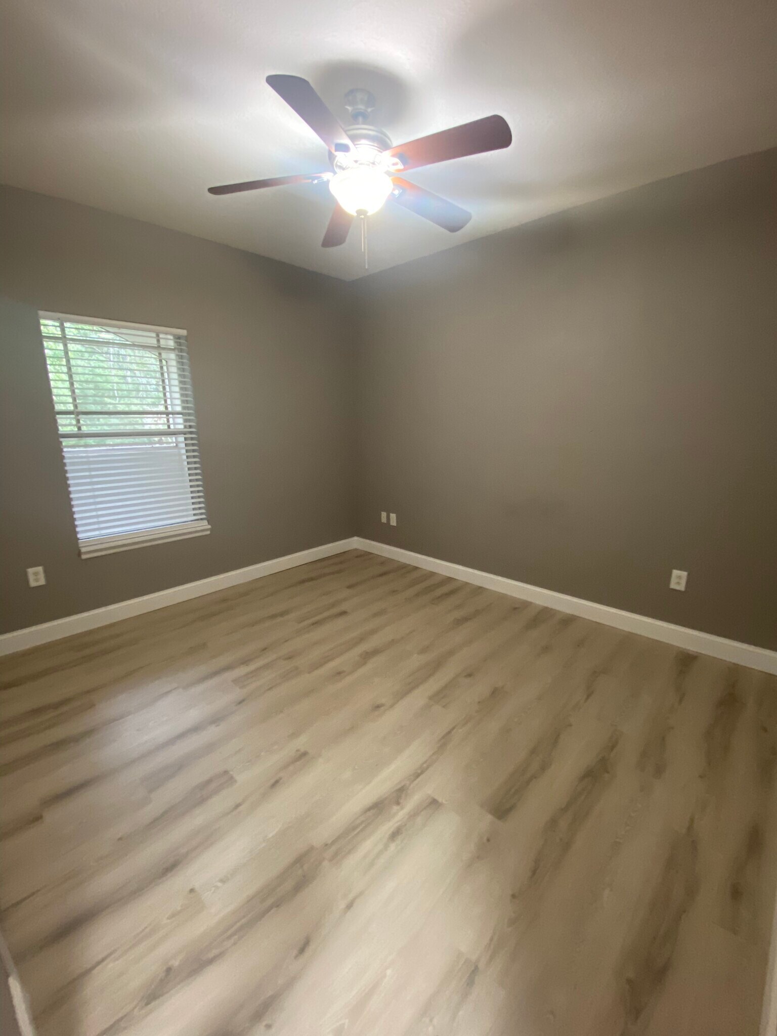 Building Photo - 16205 Enclave Village Dr