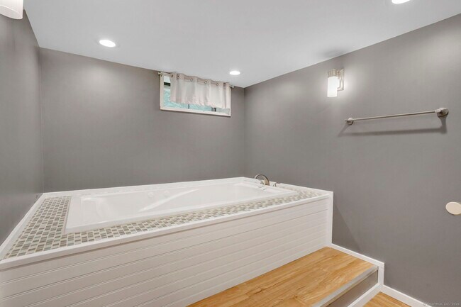 Building Photo - 293 Brainard Rd