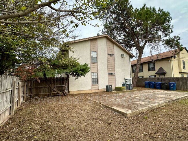 Building Photo - 10565 Starcrest Dr