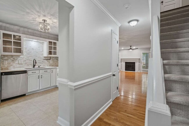 Building Photo - Stunning North Raleigh Townhome