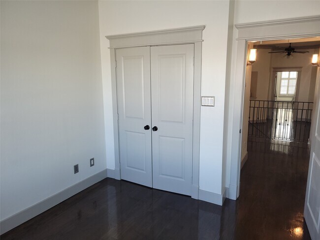 Building Photo - 4914 Rose St