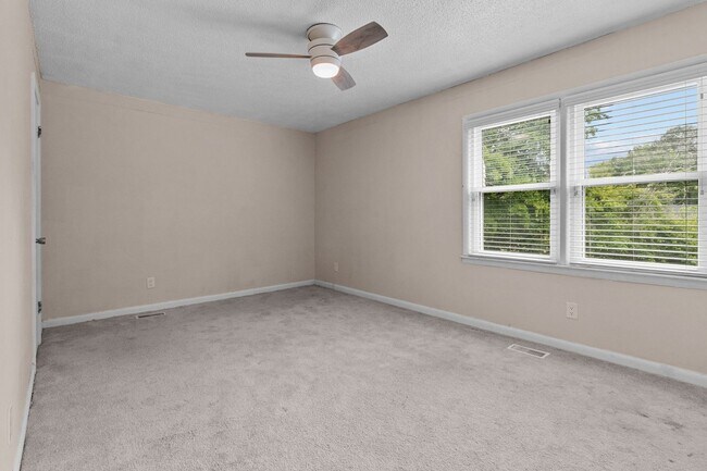 Building Photo - 4 Bedroom 2 Bath Ranch in a cul-de-sac
