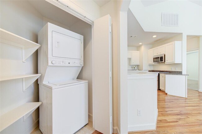 Building Photo - 11508 Main Cedar Dr