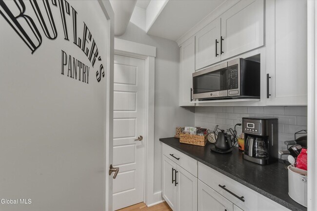 Building Photo - 116 West Ave