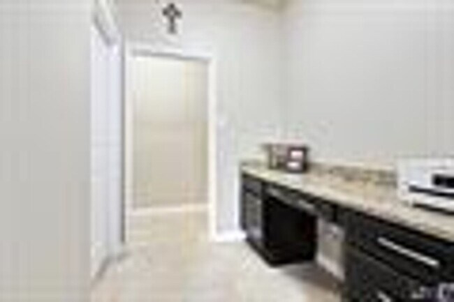 Building Photo - Magnolia Lakes Subdivision off Burbank