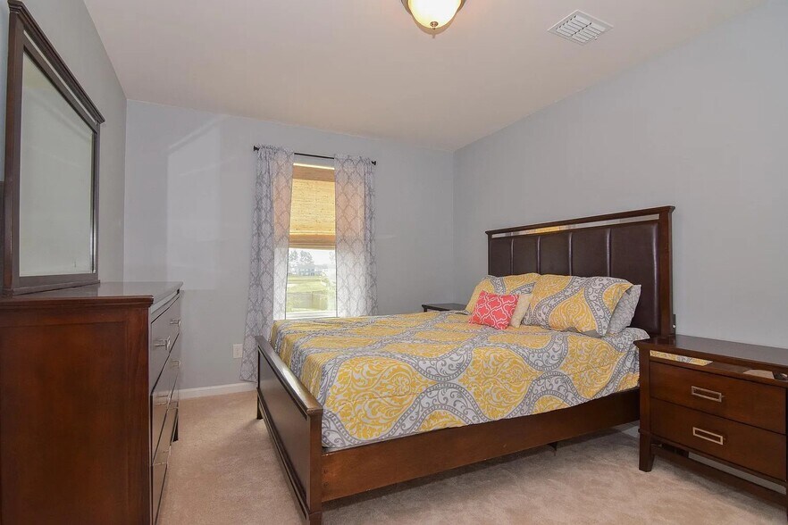 Building Photo - 422 Northern Red Oak Dr