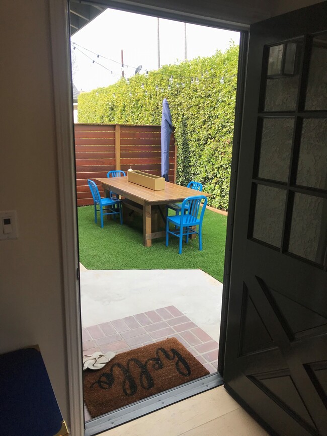 Building Photo - 4264 Grand View Blvd