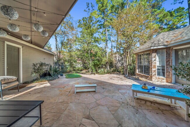 Building Photo - MOVE IN READY! Cream-of-the-crop location in the heart of the cul-de-sac!