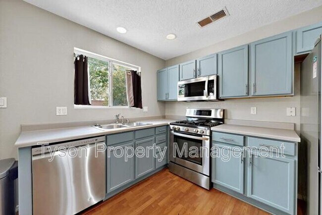 Building Photo - 10816 Habanero Way SE