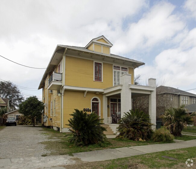 Historical Building Photo - 319 S Lopez St