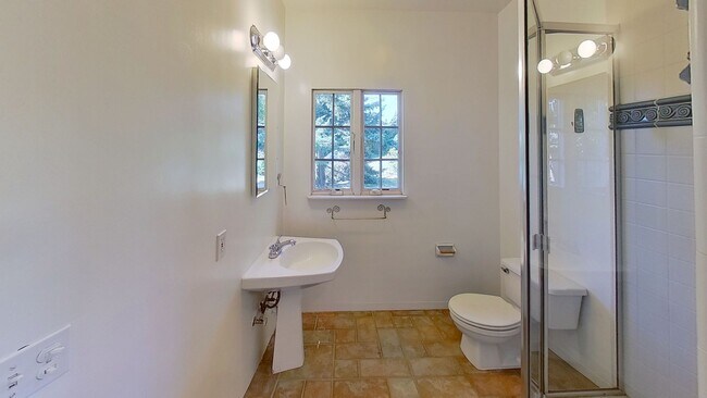 Building Photo - Spacious 2 bed / 2 bath San Roque Home! Peabody school district!