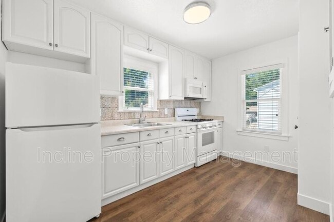 Building Photo - 758 Loveland Ave