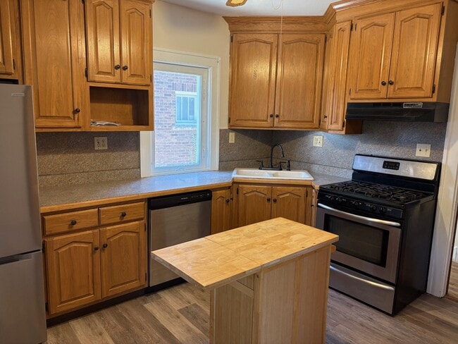 Building Photo - 448 W 28th St