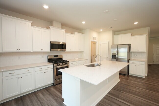 Building Photo - Spacious 4-Bedroom Home with Modern Comforts