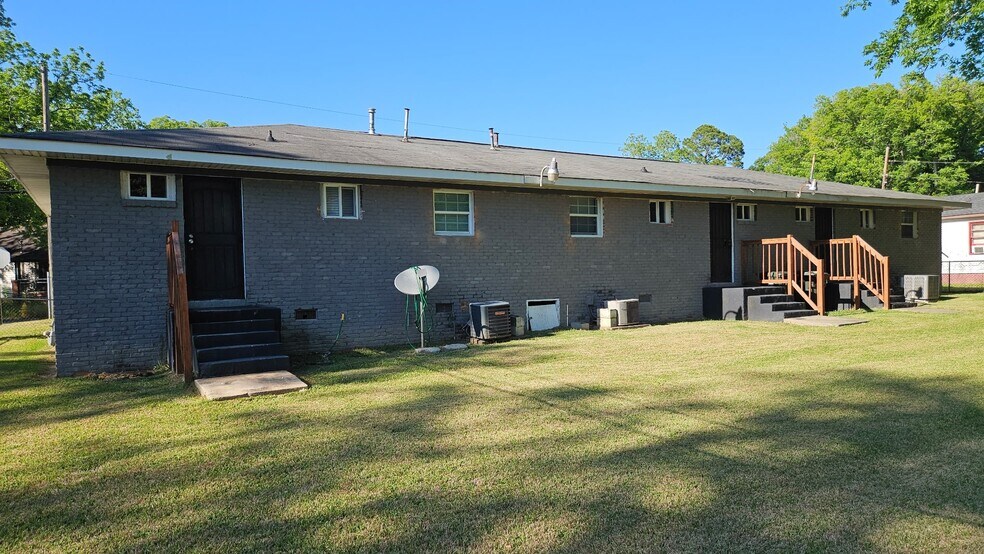Building Photo - 165 Friendship Cir