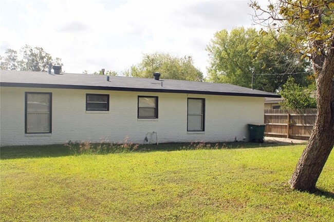 Building Photo - 3408 Allendale St