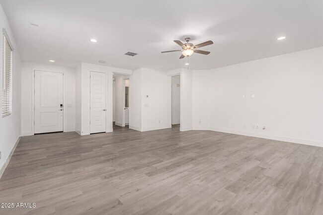 Building Photo - 7276 S 22nd Ln