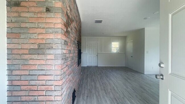 Building Photo - 703 Gotts Rd
