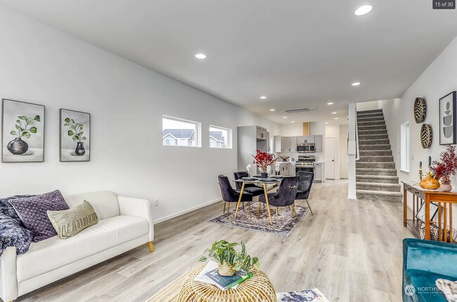 Building Photo - Beautiful, private 2 bed, 2.5 bath townhouse in Silverdale