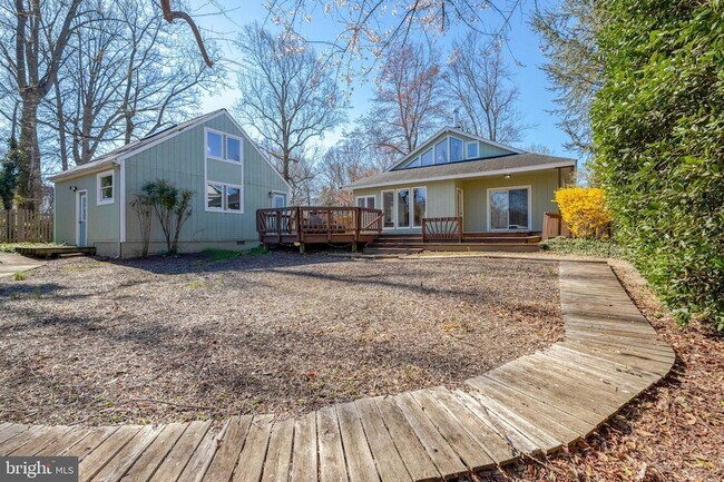 Building Photo - 2031 Hillside Dr