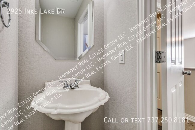Building Photo - 2925 Inks Lake Dr
