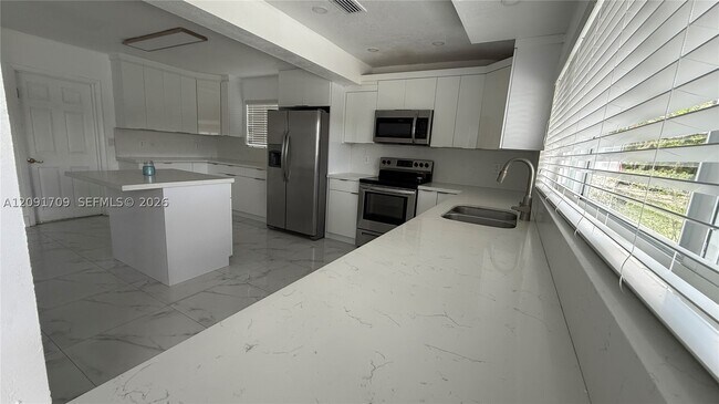 Building Photo - 6365 Miami Lakeway S