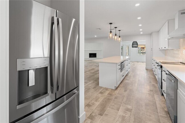 Building Photo - 4543 Carson St NE